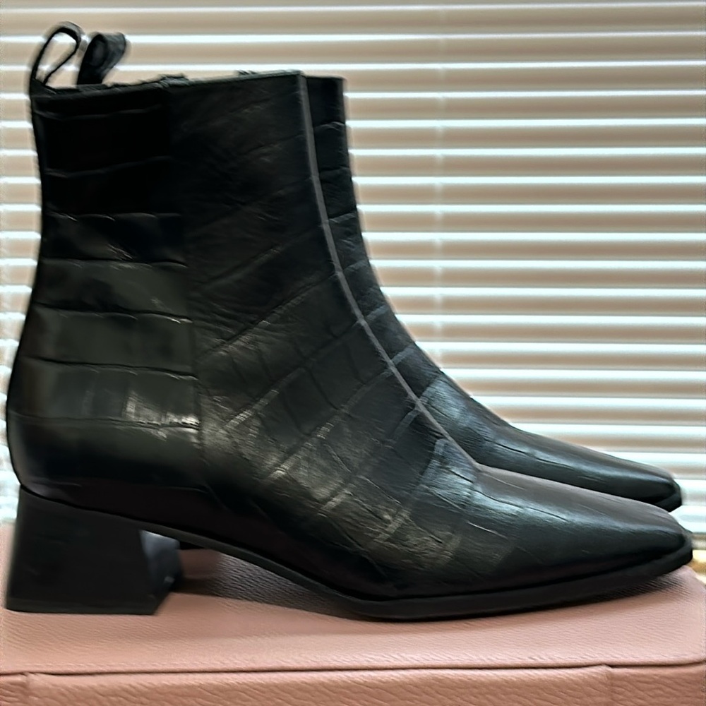 ALBERTO ZAGO BLACK CROC LEATHER ANKLE BOOT 37 1/2  FITS LIKE A 7 US ITALY